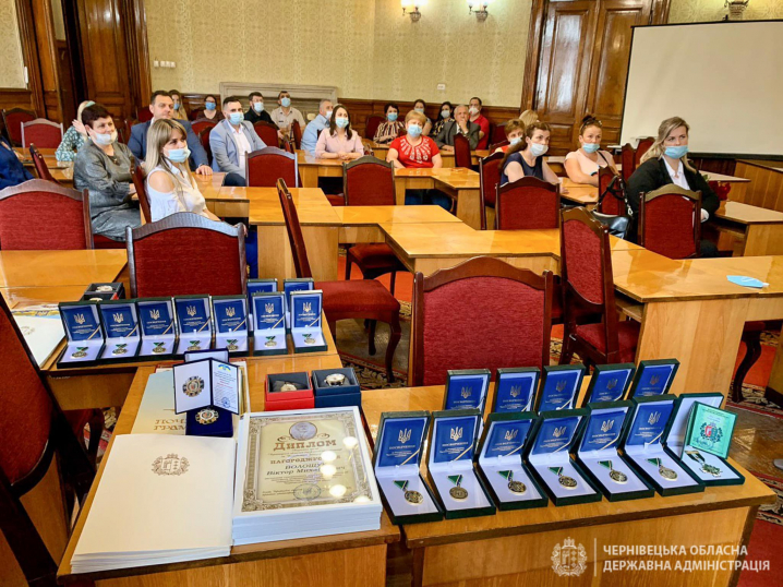 День медичного працівника у Чернівецькій області: нагородили 174 буковинця День медичного працівника у Чернівецькій області: нагородили 174 буковинця