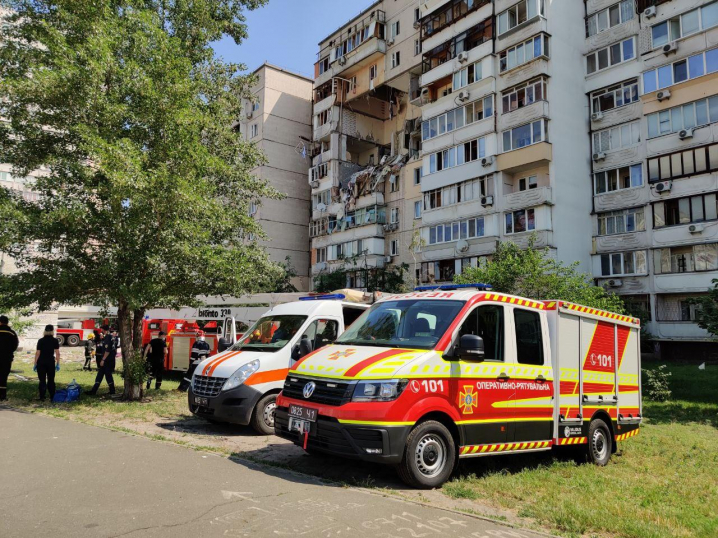 Вибух у багатоповерхівці в Києві: зруйновано 5 поверхів, є жертви