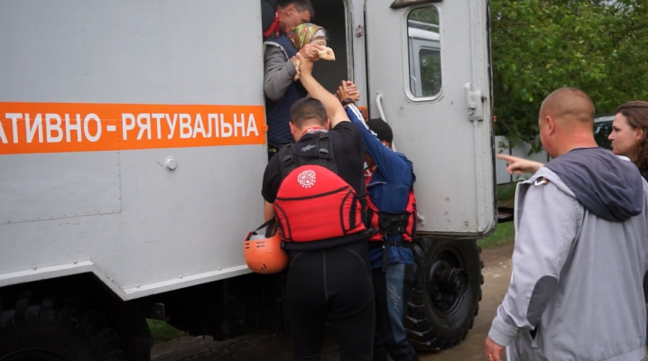На Буковині евакуюють людей з підтоплених будинків