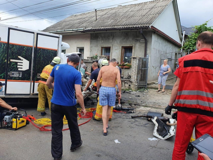 Моторошне ДТП у Чернівцях:  постраждало троє людей