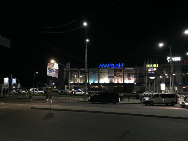 У Чернівцях повідомили про замінування ТЦ «Майдан»