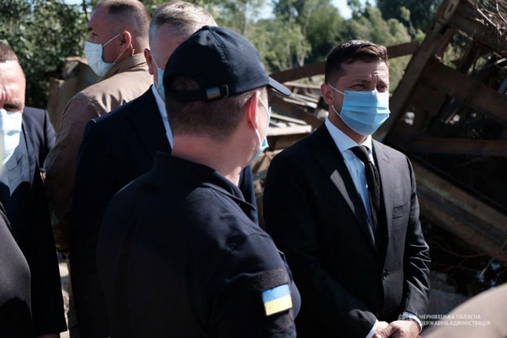 Президент України відвідав село Маршинці, яке постраждало від повені
