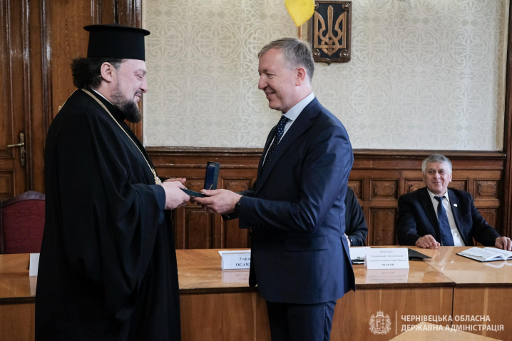 Почесною відзнакою «Вдячна Буковина» нагородили священнослужителів Буковини
