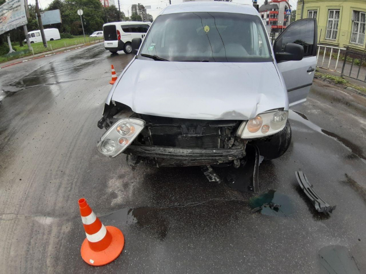 ДТП у Чернівцях: зіткнулися два автомобілі