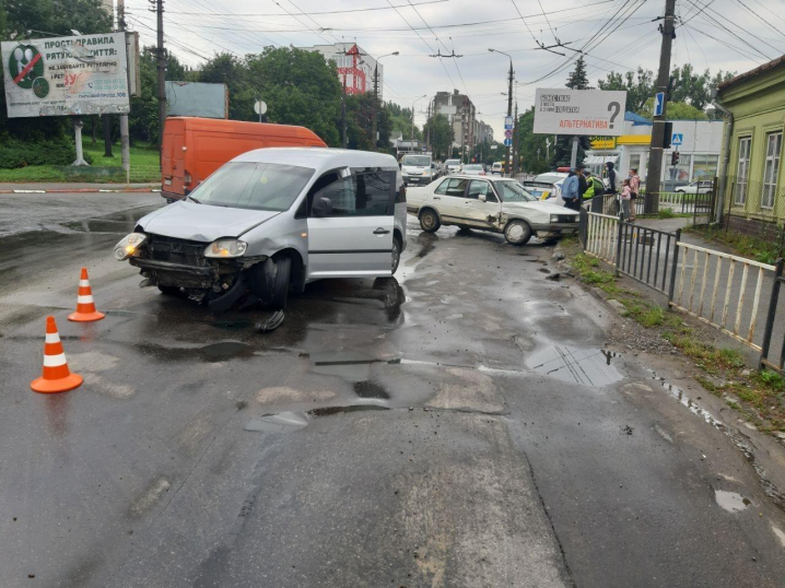 ДТП у Чернівцях: зіткнулися два автомобілі