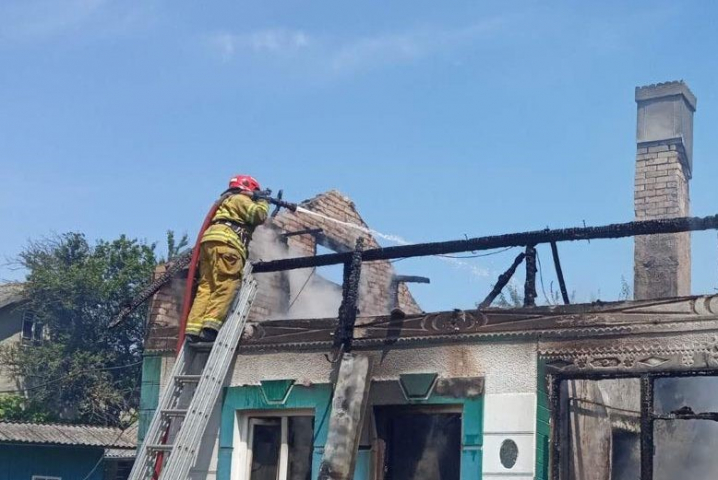 На Буковині через коротке замкнення електромережі спалахнула пожежа в житловому будинку