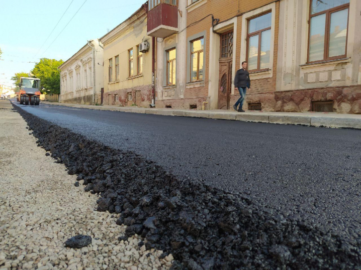 Розпочали асфальтування вулиці Руської (фото)