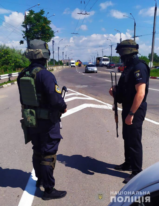 У зв’язку з захопленням заручників у Луцьку на Буковині поліція також посилить заходи безпеки
