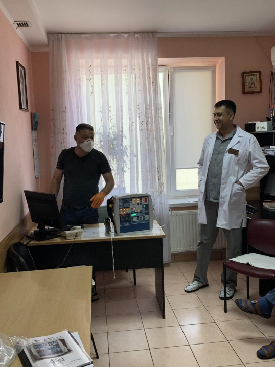 У медичні заклади Буковини міжнародний благодійний фонд передав апарати ШВЛ