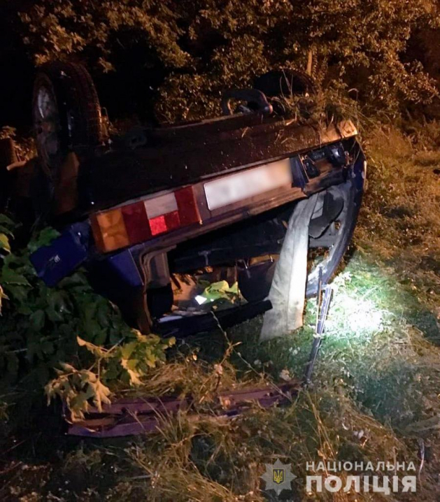 На Кіцманщині п’яний водій перекинувся на авто: загинув пасажир