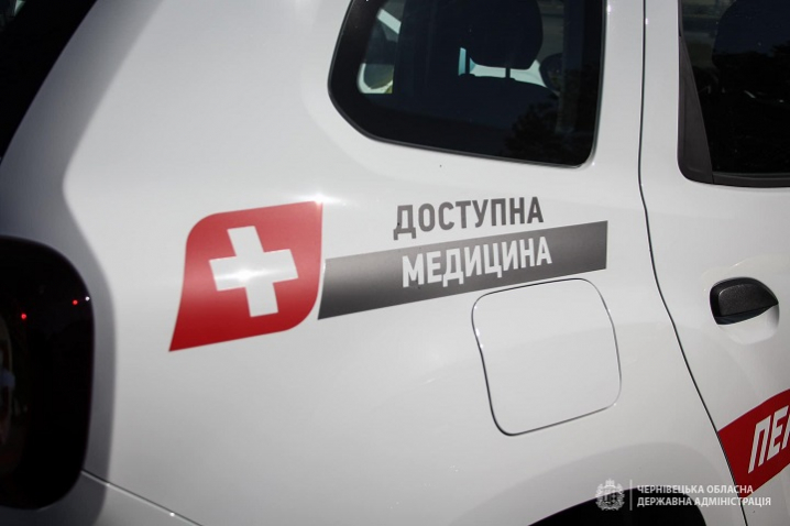  На Глибоччині сільські амбулаторії отримали вісім службових автомобілів