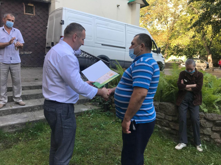 У Чернівцях нагородили кращих двірників, слюсарів-сантехніків та електриків