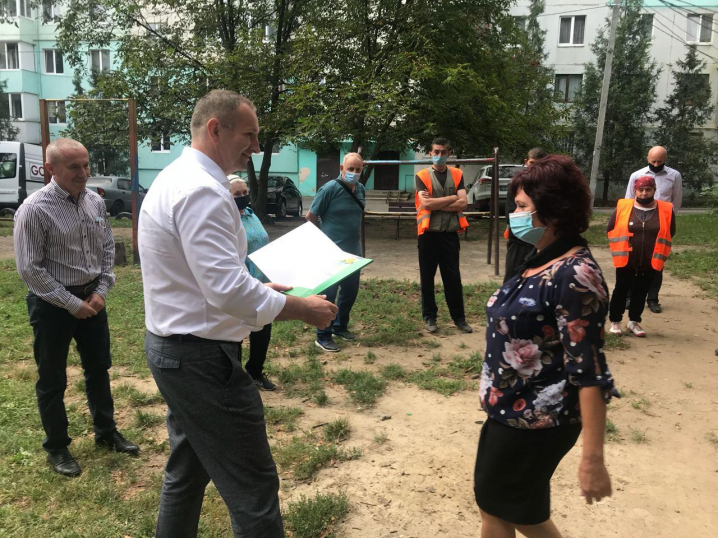 У Чернівцях нагородили кращих двірників, слюсарів-сантехніків та електриків