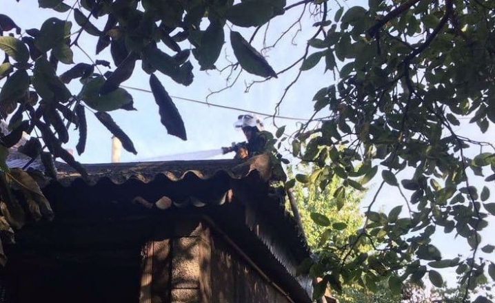Запалив цигарку та ліг відпочити: на Кельменеччині у пожежі загинув власник будинку