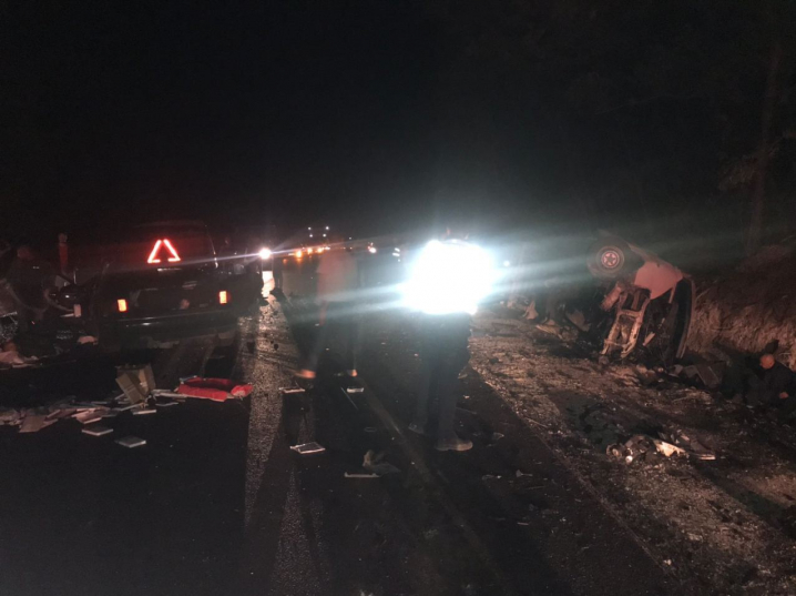 Моторошна ДТП на Буковині: загинула пасажирка, 12 людей постраждали