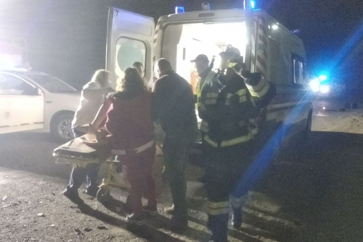 Аварія на Сторожинеччині: пасажирку затисло у салоні