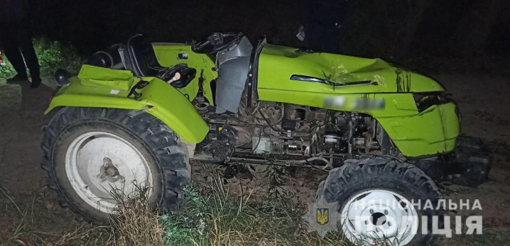 На Заставнівщині перекинувся трактор: загинув водій