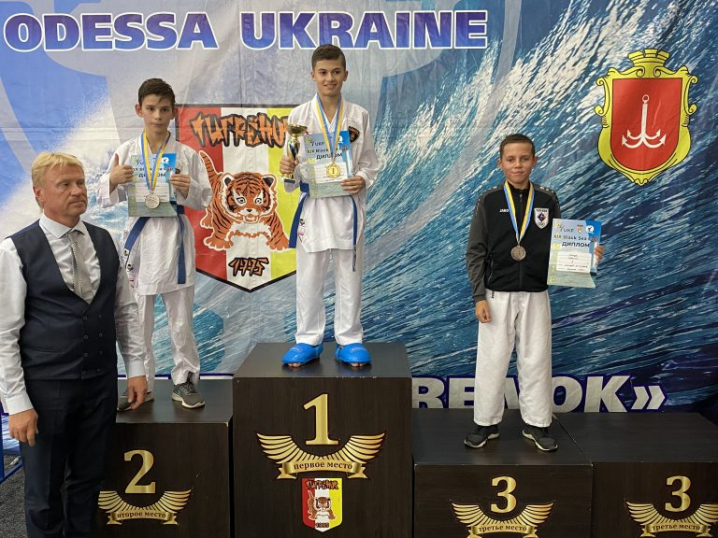 Чернівецькі каратисти завоювали 27 медалей на Всеукраїнському турнірі