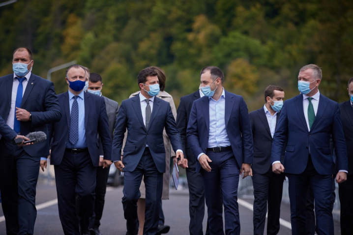 Президент ознайомився з перебігом ліквідації наслідків паводків на Буковині