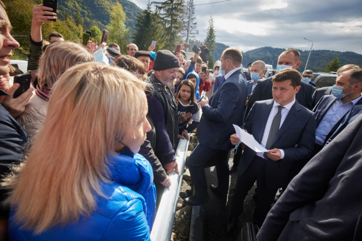 Президент ознайомився з перебігом ліквідації наслідків паводків на Буковині