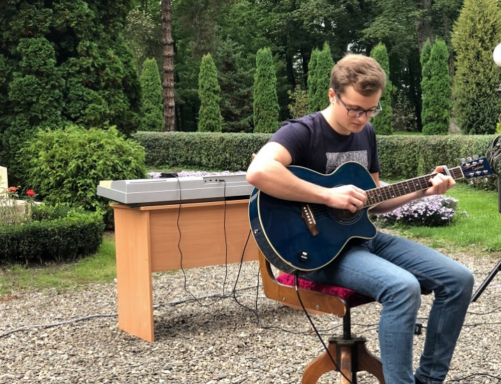 У парку Резиденції відбувся студентський захід «Відкритий мікрофон»