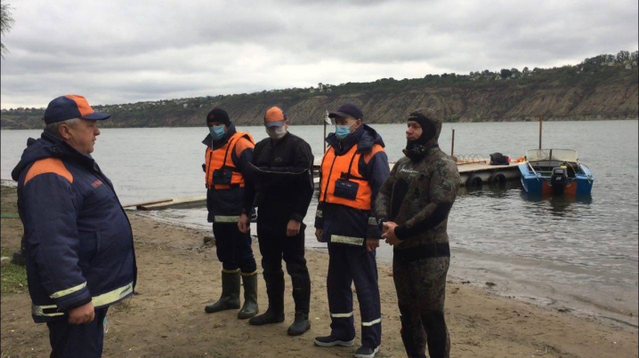 У Чернівецькій області чоловік пішов плавати на човні і не повернувся У Чернівецькій області чоловік пішов плавати на човні і не повернувся
