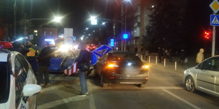 Аварія у Чернівцях: зіткнулися дві автівки 