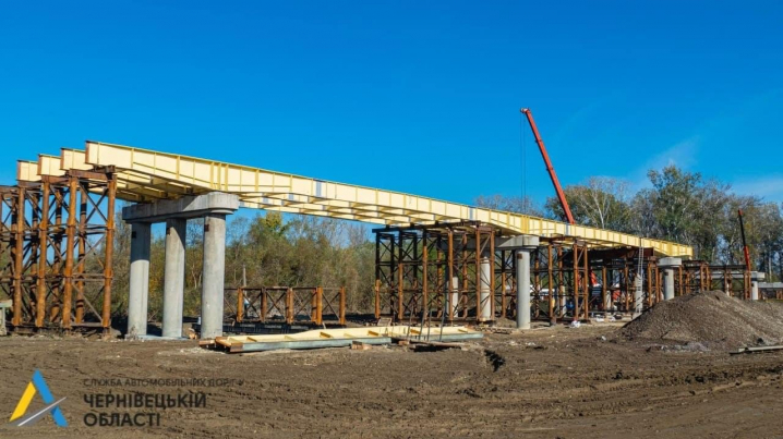 Міст у Маршинцях протяжністю 324 погонних метри будують у дві зміни