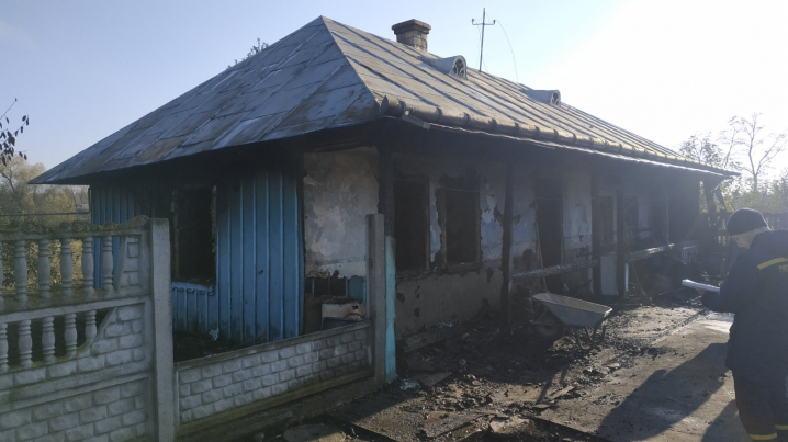 На Заставнівщині загинув чоловік у власному будинку під час пожежі