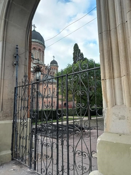 У Чернівецькому національному університеті встановили тимчасові ворота