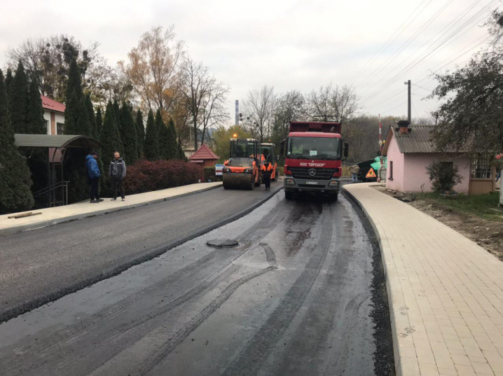На вулиці Кармелюка завершують ремонт дороги
