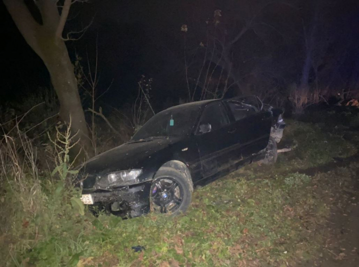 Жахлива аварія на Буковині: водій вилетів з автомобіля, після чого його переїхало Audi