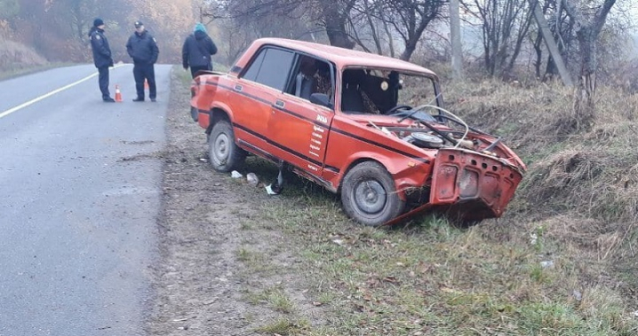На Заставнівщині перекинувся автомобіль: є потерпілі