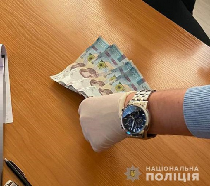 На хабарі викрили керівника Управління Укртрансбезпеки у Чернівецькій області