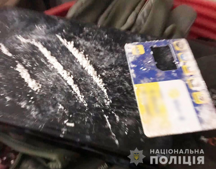 У Чернівцях зупинили діяльність групи наркоділків: стали відомі подробиці 