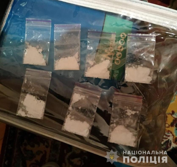 У Чернівцях зупинили діяльність групи наркоділків: стали відомі подробиці 