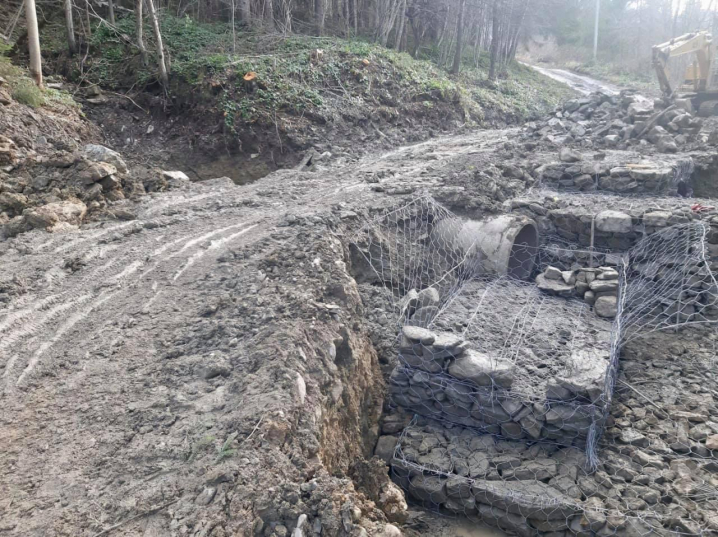 Дорога у селі Білий Потік, що на Путильщині, незабаром буде відновлена