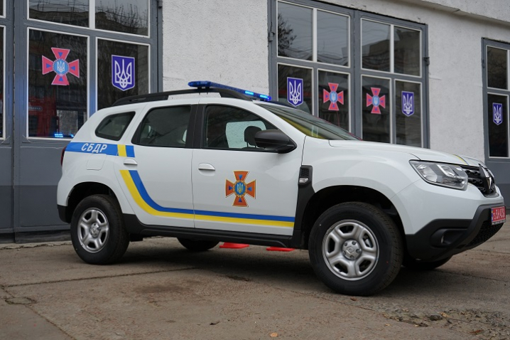 Буковинські рятувальники отримали новий автомобіль «Renault Duster» Буковинські рятувальники отримали новий автомобіль «Renault Duster»
