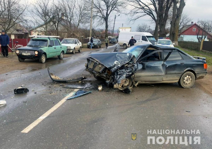 Стало зле за кермом: на Сторожинеччині водій зіткнувся з трактором Стало зле за кермом: на Сторожинеччині водій зіткнувся з трактором