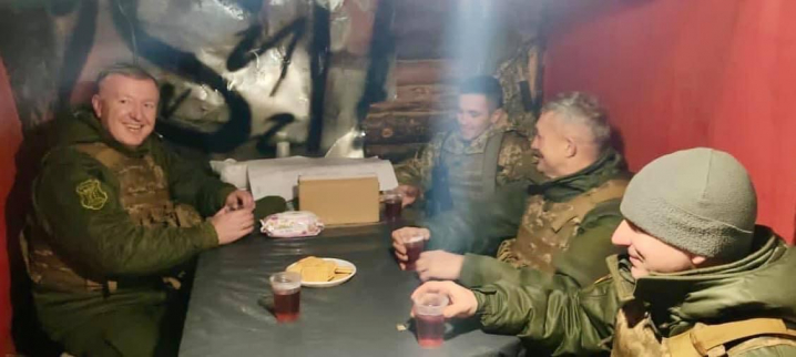Голова Чернівецької обласної державної адміністрації Сергій Осачук привітав воїнів з Днем Збройних сил