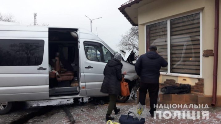На Новоселиччині зіткнулися вантажівка та легковик: травмувалася 61-річна жінка