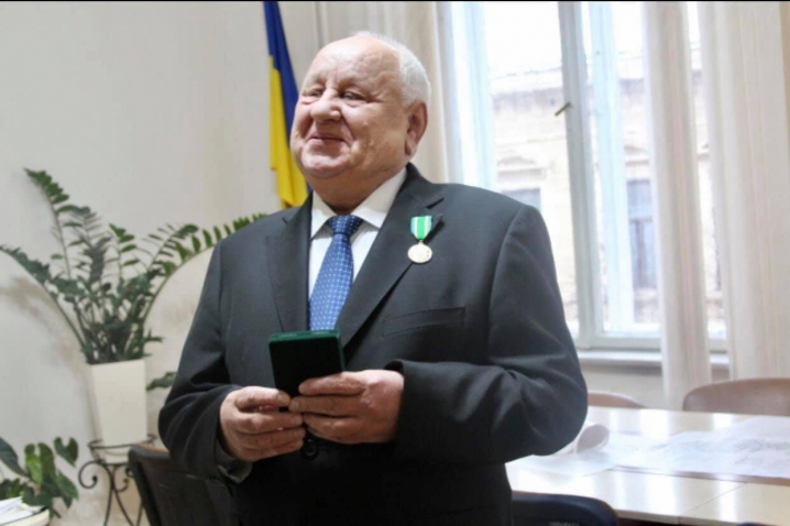 Президент Буковинського університету отримав почесну відзнаку від ОДА