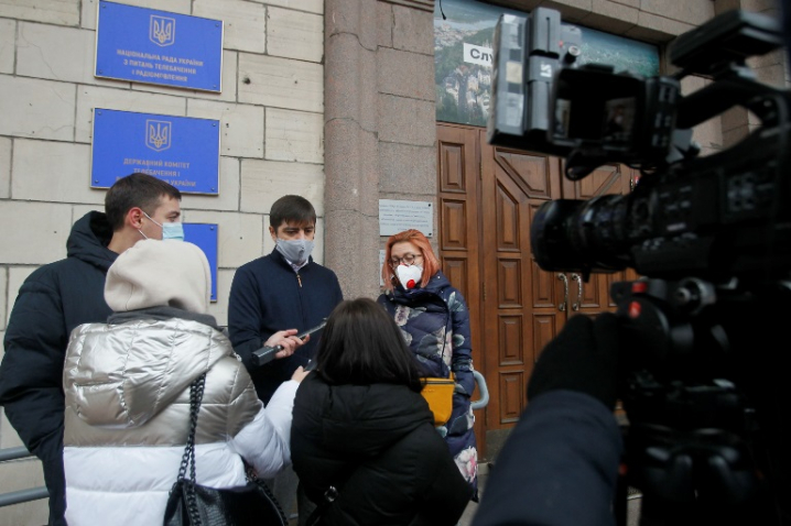 У Нацраді єдине місце для учасників «онлайн»-засідання – хол відомчого приміщення, – НСЖУ