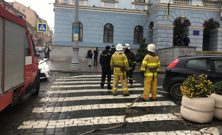 Надійшло повідомлення про замінування міської ради