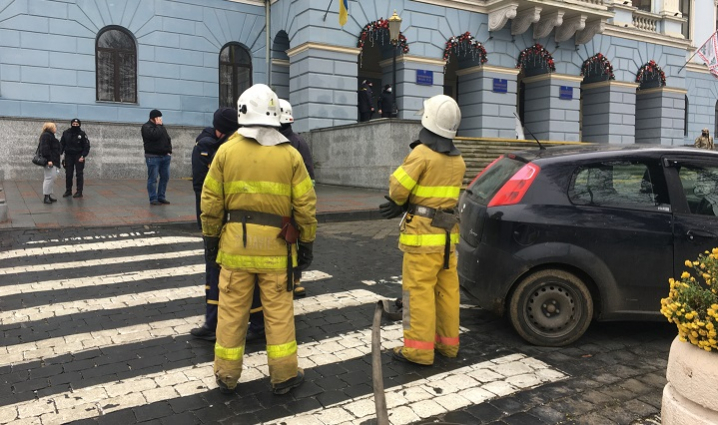 Надійшло повідомлення про замінування міської ради