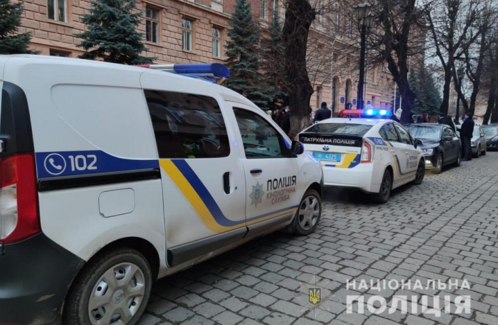 У поліції повідомили подробиці про замінування Чернівецької ОДА (ФОТО)