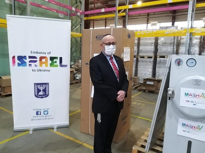 Посольство Ізраїлю передає обладнання для Чернівецького обласного лабораторного центру на суму 500 тисяч гривень