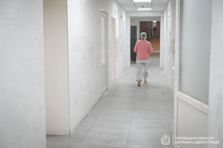 У Чернівецькій обласній клінічній лікарні ремонтують відділення реанімації