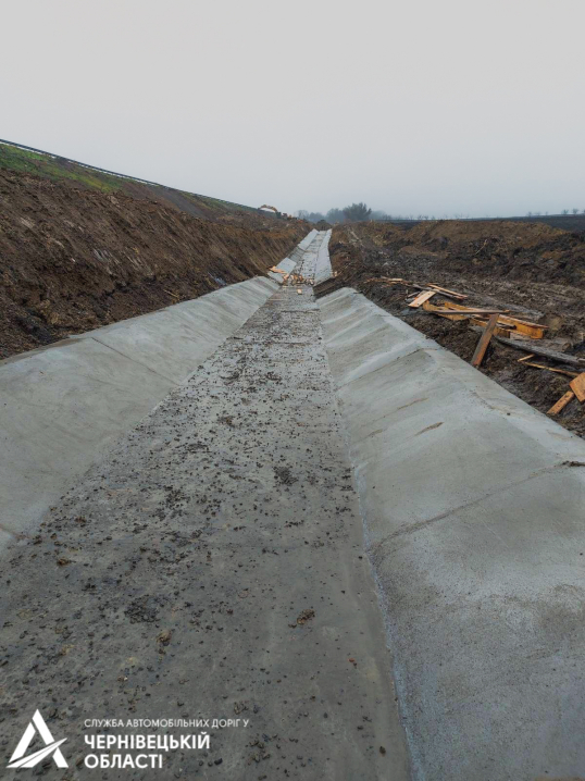 На ділянці дороги "Житомир - Чернівці" підрядник завершує влаштовувати габіони На ділянці дороги "Житомир - Чернівці" підрядник завершує влаштовувати габіони