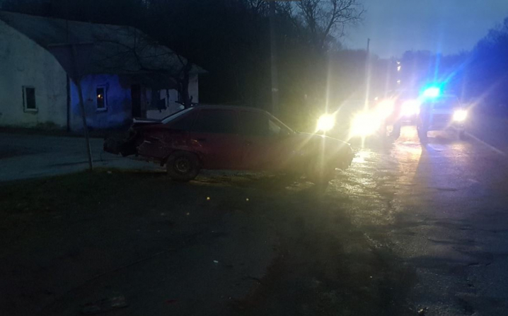 На Сторожинеччині зіткнулися три автомобілі: є потерпілі (оновлено)